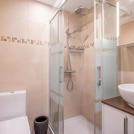 El Faro * إِستيبونا