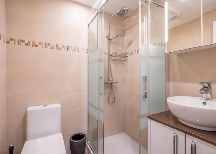 El Faro * إِستيبونا